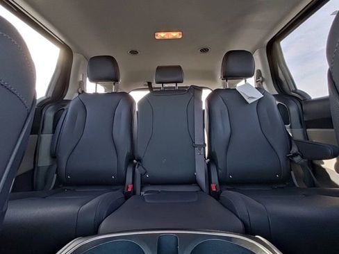 New 2026 Kia Carnival image 28