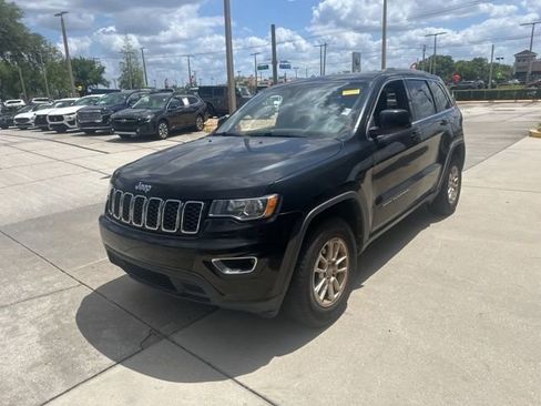 Used 2019 Jeep Grand Cherokee Laredo image 1