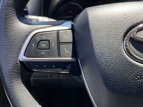 Used 2022 Toyota Sienna XLE w/ XLE Plus Package FWD image 21