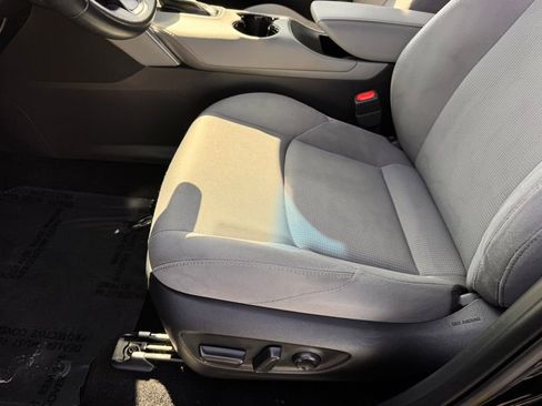 Used 2023 Toyota Venza LE AWD/4WD image 34