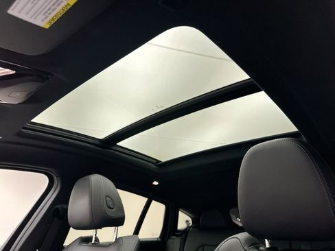 Used 2025 BMW X4 xDrive30i image 11