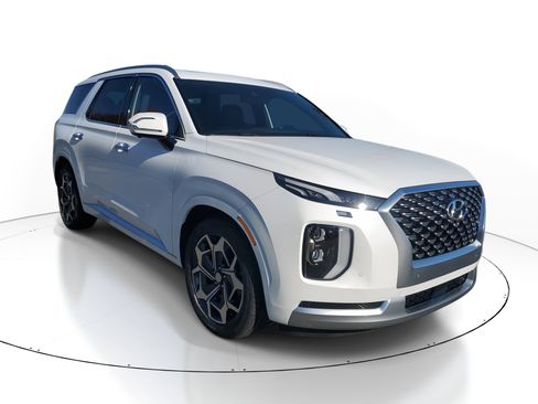 Used 2021 Hyundai Palisade Calligraphy image 2