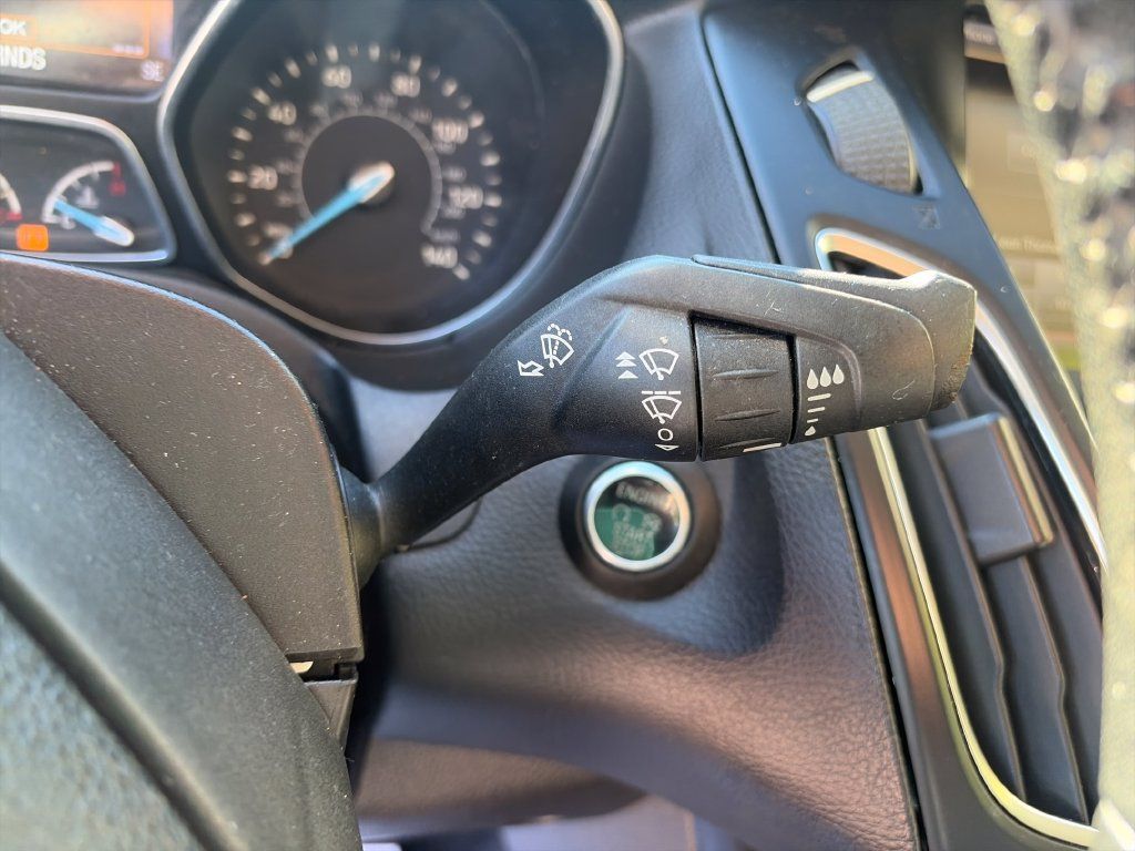 Used 2015 Ford Focus Titanium FWD image 34