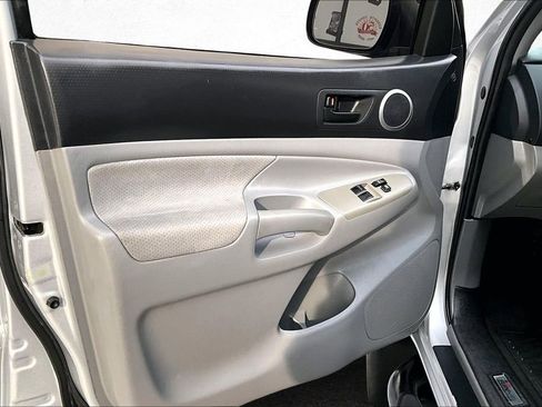 Used 2010 Toyota Tacoma PreRunner image 19