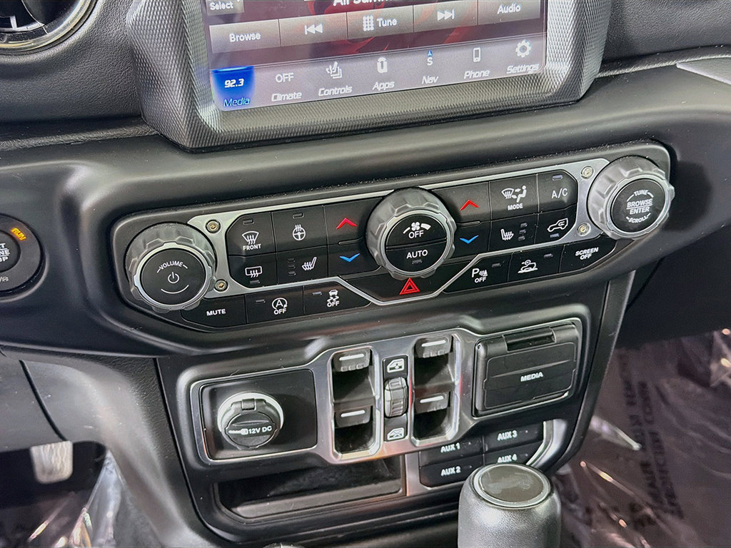 Used 2023 Jeep Wrangler Unlimited Sahara AWD/4WD image 38