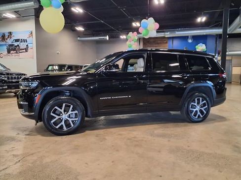 Used 2025 Jeep Grand Cherokee L Limited w/ Luxury Tech Group II image 4