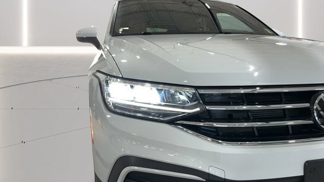 Certified 2024 Volkswagen Tiguan SE AWD/4WD image 32