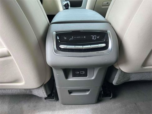 Used 2023 Cadillac XT6 Premium Luxury image 16