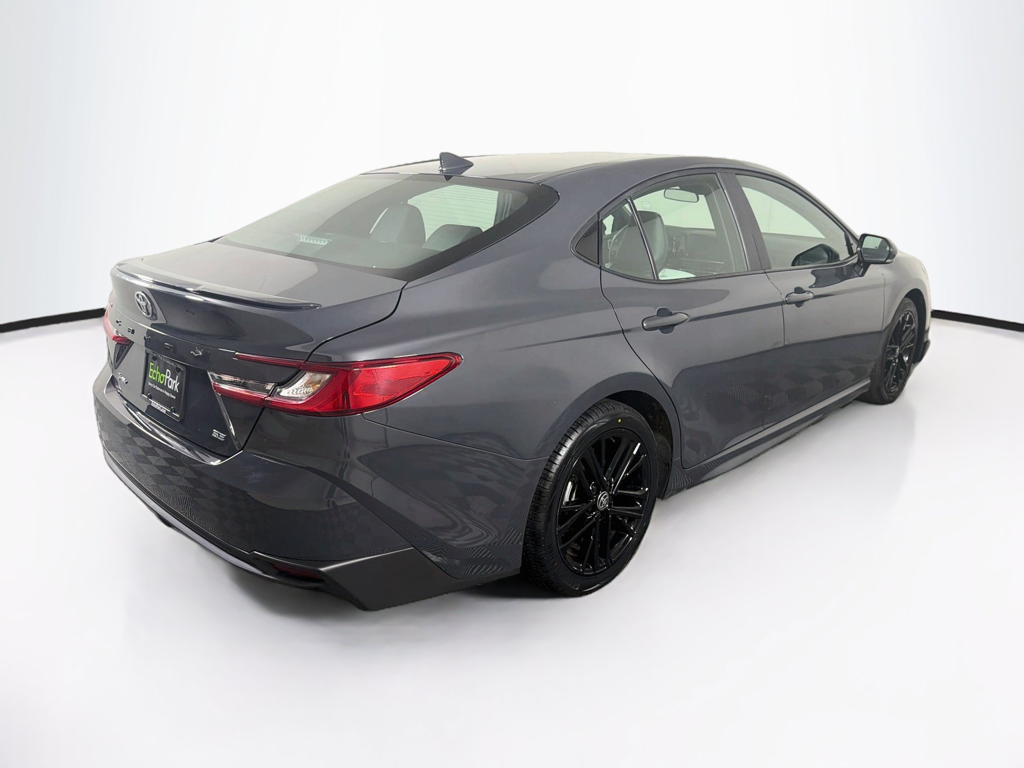 Used 2025 Toyota Camry SE FWD image 9