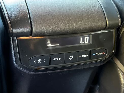 Certified 2022 Toyota Highlander XLE AWD/4WD image 14