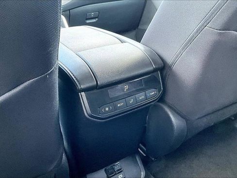 Used 2024 Toyota Highlander LE image 33