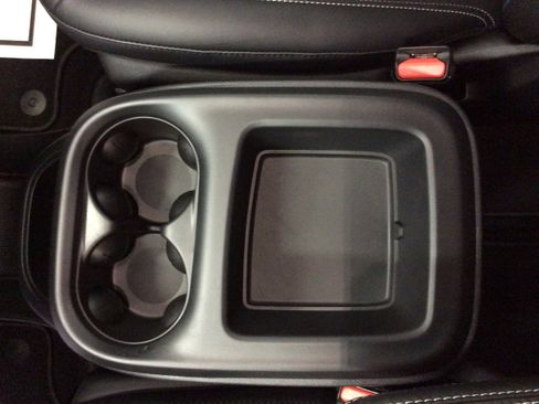 New 2025 Chrysler Voyager LX image 32