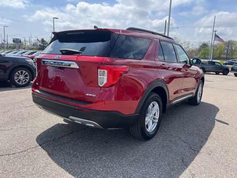 Certified 2023 Ford Explorer XLT w/ Equipment Group 202A AWD/4WD image 4