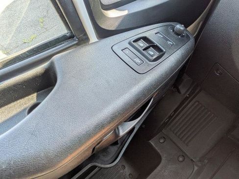 Used 2025 RAM ProMaster 2500 w/ Convenience Group FWD image 22