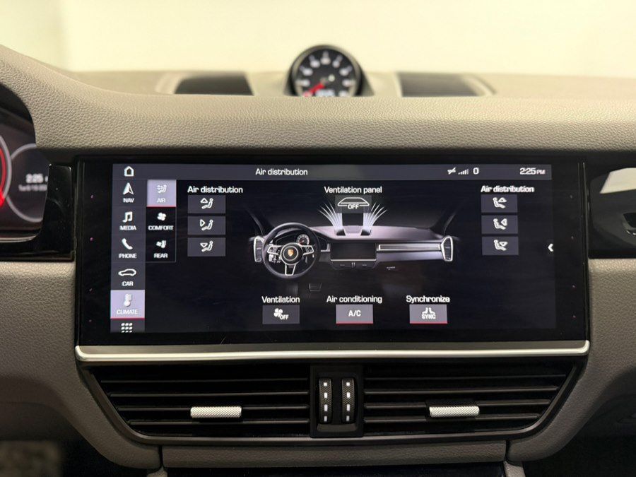 Used 2019 Porsche Cayenne S w/ Premium Plus Package AWD/4WD image 78