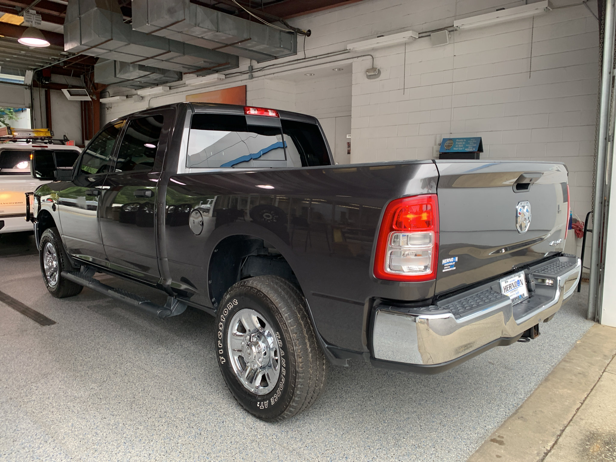 Used 2024 RAM 2500 Tradesman w/ Chrome Appearance Group AWD/4WD image 8