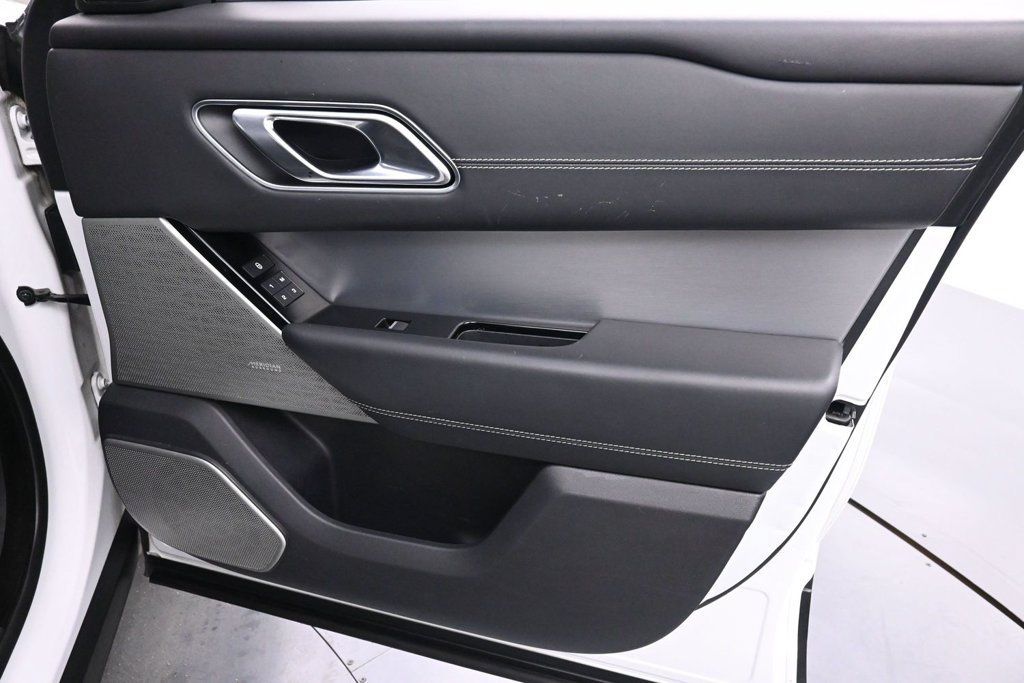 Used 2018 Land Rover Range Rover Velar R-Dynamic HSE AWD/4WD image 21
