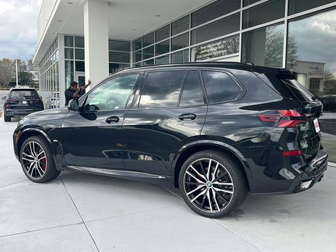 New 2026 BMW X5 xDrive40i w/ M Sport Package AWD/4WD image 4