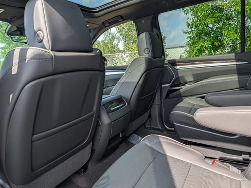 New 2026 Cadillac Escalade ESV Luxury w/ Touring Package AWD/4WD image 30