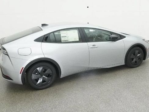 New 2026 Toyota Prius Plug-In Hybrid FWD image 9