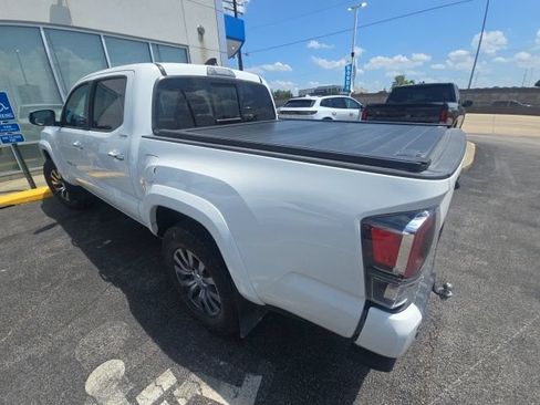 Used 2022 Toyota Tacoma Limited AWD/4WD image 6