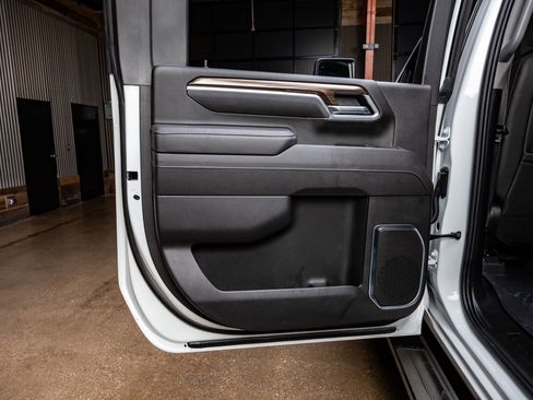 Used 2025 Chevrolet Silverado 2500 LT w/ Texas Edition image 38