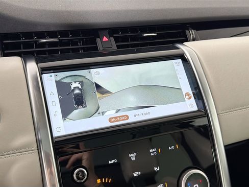 Certified 2021 Land Rover Discovery Sport SE image 15