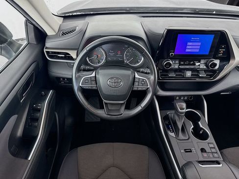 Used 2023 Toyota Highlander LE image 23