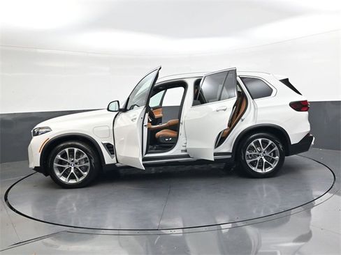 New 2026 BMW X5 xDrive50e image 26