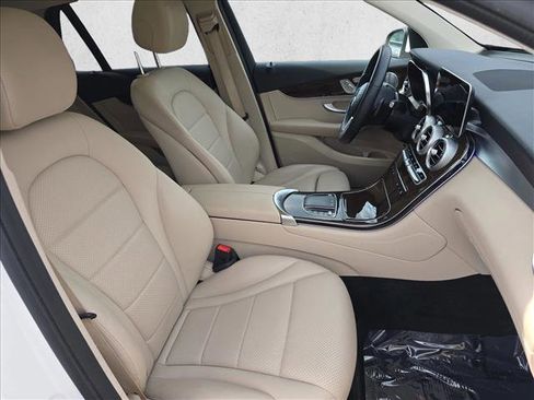 Used 2021 Mercedes-Benz GLC 300 4MATIC image 10