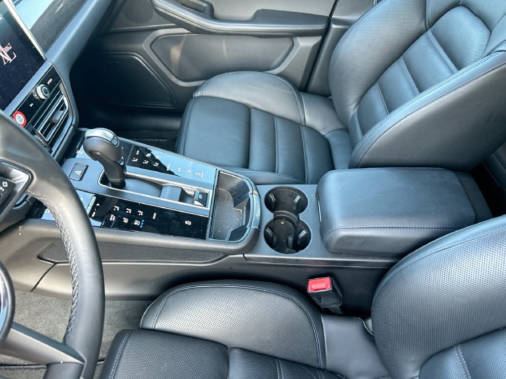 Used 2024 Porsche Macan AWD/4WD image 28