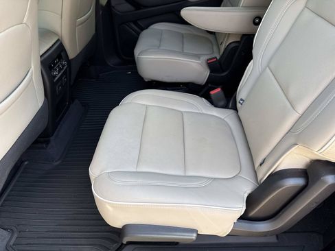 Used 2023 Chevrolet Traverse Premier AWD/4WD image 10