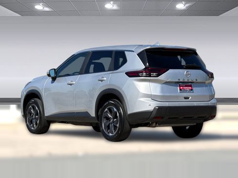 Used 2025 Nissan Rogue SV FWD image 3