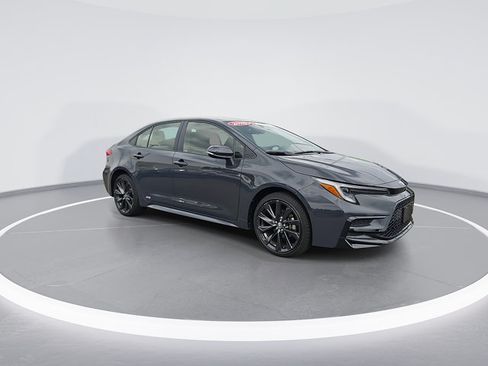 Certified 2025 Toyota Corolla SE AWD/4WD image 3