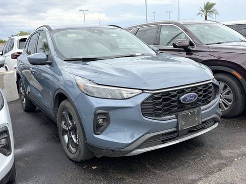 Used 2025 Ford Escape ST-Line Select AWD/4WD image 3