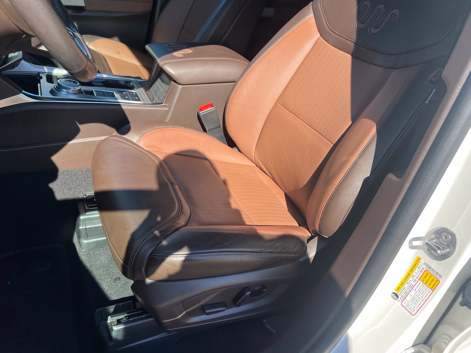 Used 2024 Ford Explorer King Ranch w/ Technology Package RWD image 20