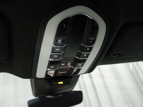 Used 2025 Porsche Macan GTS image 33