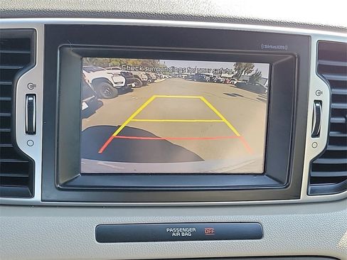 Used 2017 Kia Sportage EX image 9