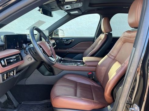 Used 2025 Lincoln Aviator Reserve w/ Illumination Package image 4