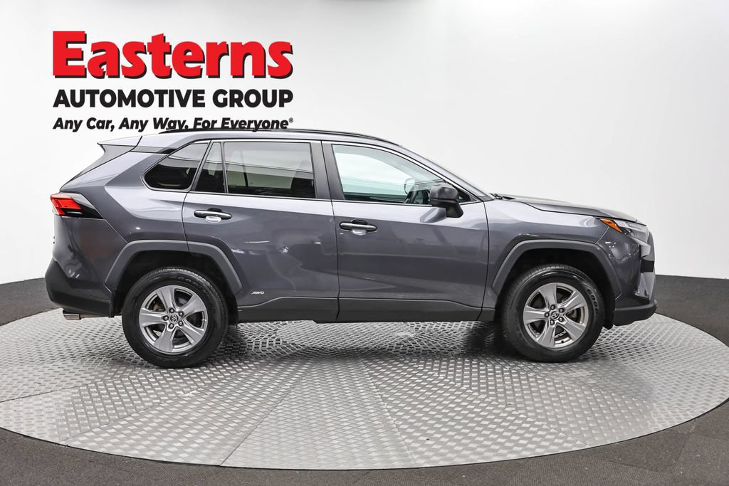 Used 2023 Toyota RAV4 LE AWD/4WD image 5