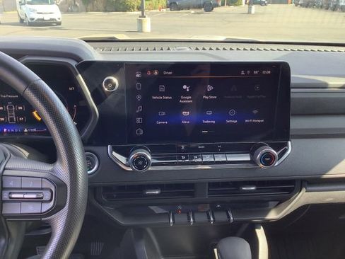 Used 2024 Chevrolet Colorado W/T image 17