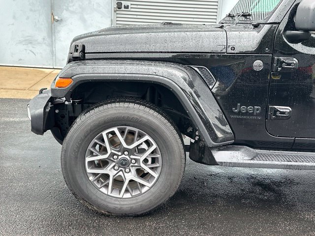 Used 2026 Jeep Wrangler Unlimited Sahara AWD/4WD image 7
