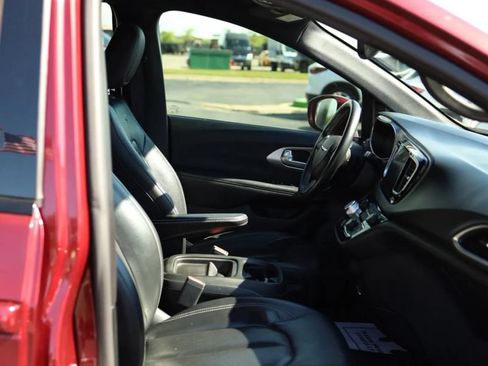 Used 2019 Chrysler Pacifica Touring-L w/ Advanced Safetytec Group FWD image 45