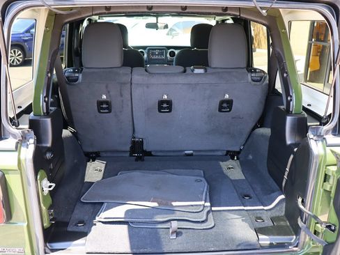 Used 2020 Jeep Wrangler Unlimited Sahara AWD/4WD image 23