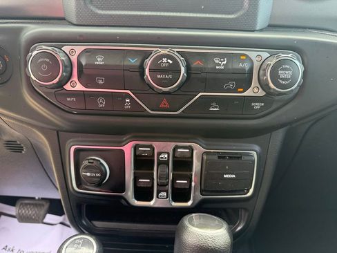 Used 2023 Jeep Wrangler Unlimited Sport AWD/4WD image 37
