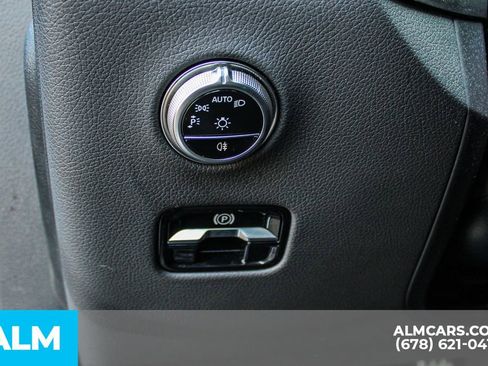 Used 2025 Mercedes-Benz GLC 300 4MATIC w/ AMG Line image 32