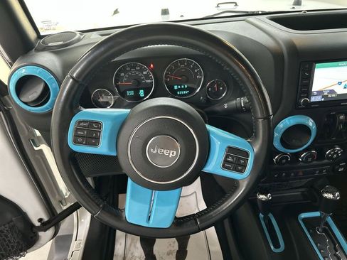 Used 2017 Jeep Wrangler Unlimited Sahara w/ Connectivity Group image 4