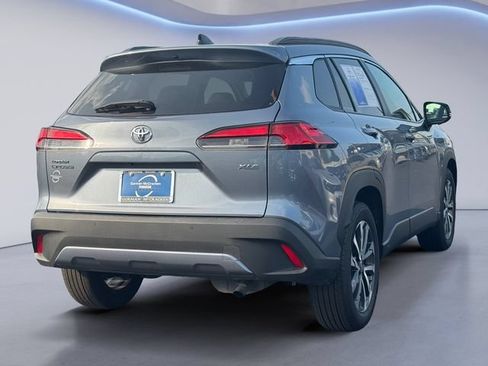 Used 2025 Toyota Corolla Cross XLE FWD image 5