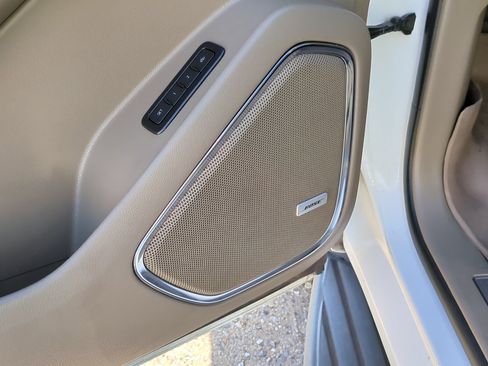 Used 2019 Chevrolet Suburban LT RWD image 12