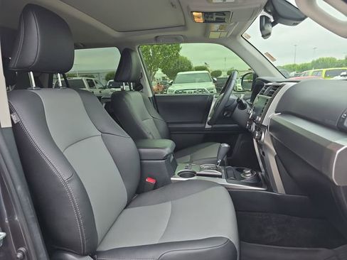 Used 2022 Toyota 4Runner SR5 Premium w/ Moonroof Package AWD/4WD image 11